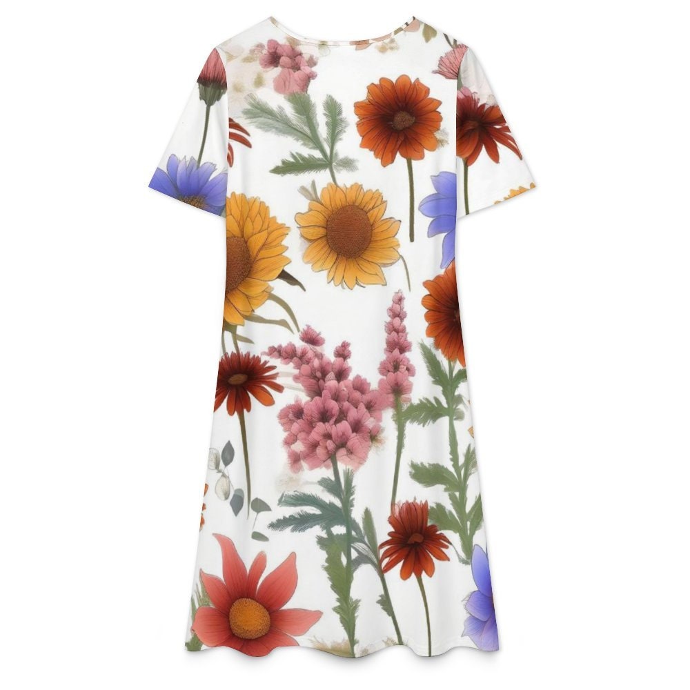 Casual style short sleeve round-neck loose dress comfortable to wear This casual dress is above the knees and long enough that you wouldn&#39;t need to wear leggings with it if you don&#39;t want to It is easy to put on or put off